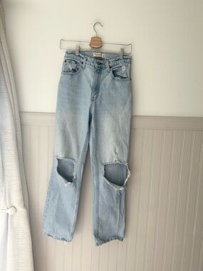 Abercrombie & Fitch Size 2 Short Light Blue High Rise Straight-Leg Ripped Jeans